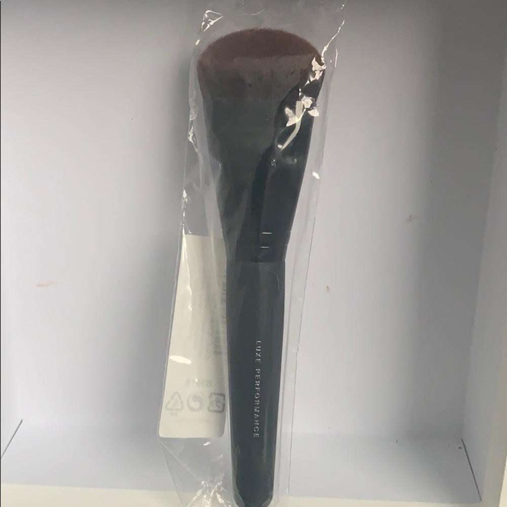 Luxe performance Foundation brush